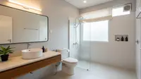 10 Cara Mengatasi Kamar Mandi Licin dengan Bahan Sederhana, Aman dan Efektif untuk Keluarga