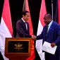 Presiden Joko Widodo atau Jokowi saat melakukan pertemuan dengan Perdana Menteri (PM) Papua Nugini James Marape di APEC Haus, pada Rabu, (5/7/2023). (Foto: Rusman - Biro Pers Sekretariat Presiden)