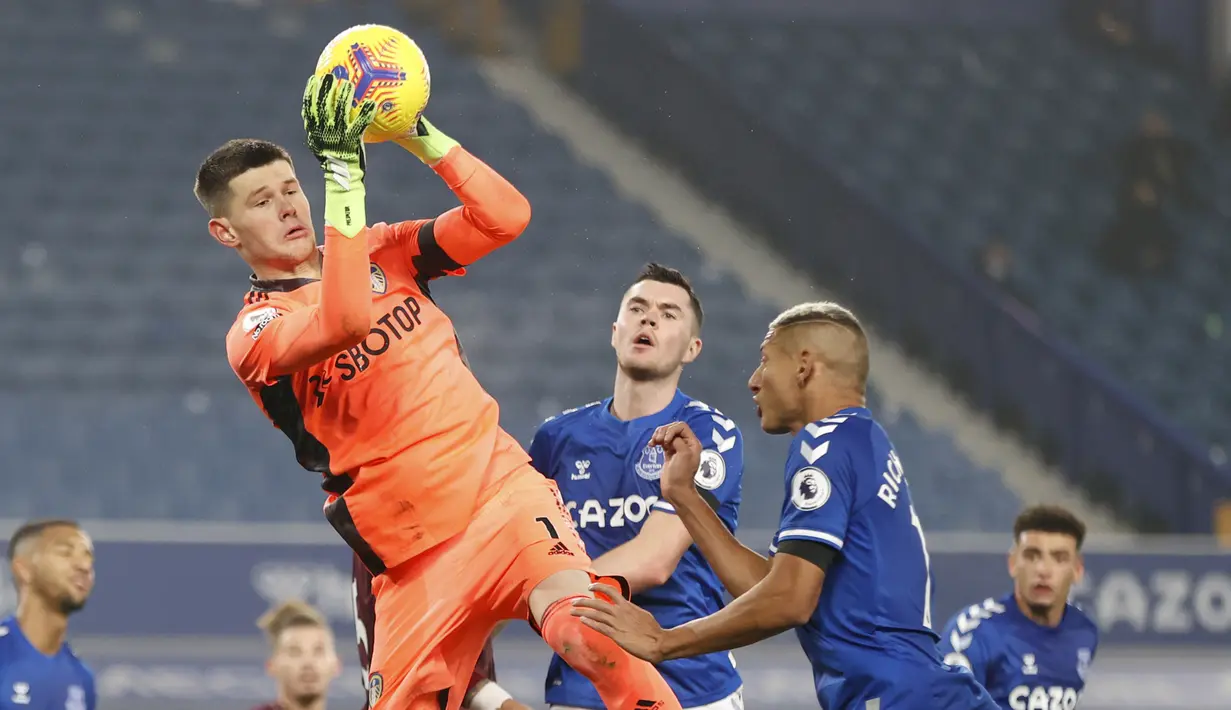 3. Illan Meslier (Leeds United). Kiper asal Prancis berusia 20 tahun ini telah membuat 82 saves dalam 20 penampilannya selama 1800 menit. (AP/Clive Brunskill/Pool)