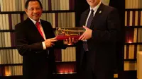 Kapolri Jenderal Tito Karnavian dan Assistant Director FBI Michael McGarrearty di Melbourne