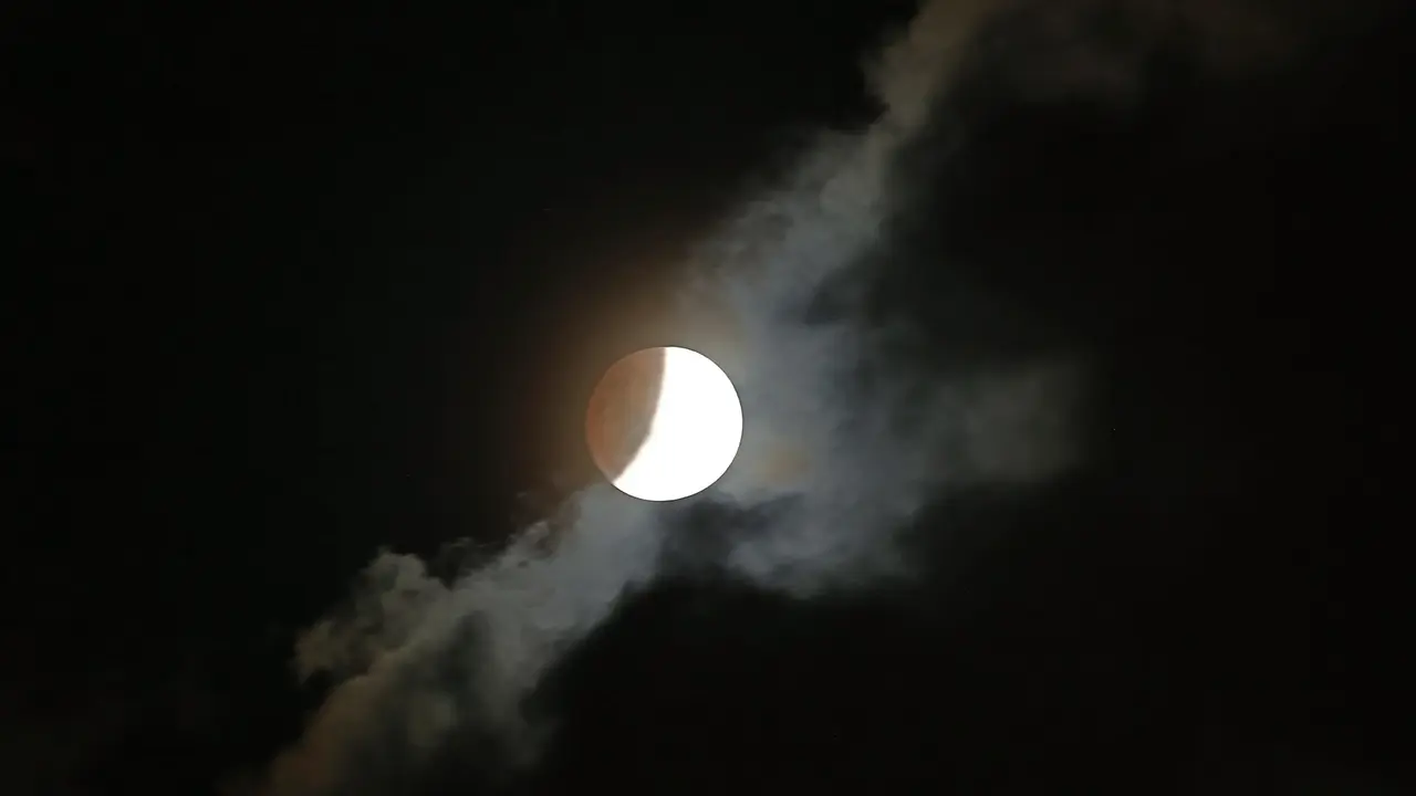 [Bintang] Gerhana Bulan