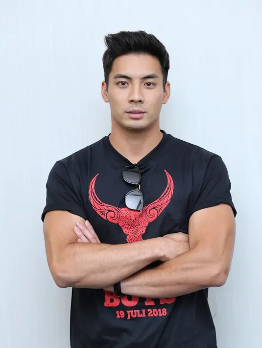 Yoshi Sudarso mengaku bahwa bisa bermain dalam film Buffalo Boys merupakan salah satu anugrah yang didapatkan dari Tuhan. Ia berharap bisa berkarier di Indonesia. "Sekarang berharap lebih banyak berkarir di Indonesia," ujarnya. (Adrian Putra/Bintang.com)