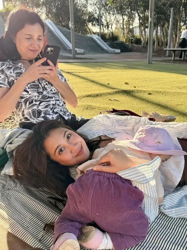 Sherina Munaf Kala Bermain Bersama Keponakan Bulenya. [@sherinamunaf]