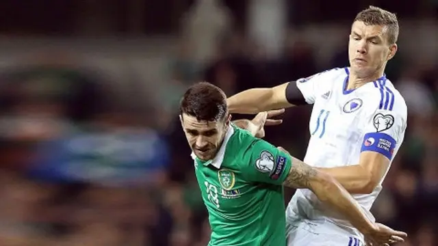 Robbie Brady vs Edin Dzeko (c) AFP