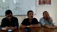 Manajemen Persib Bandung menggelar konferensi pers terkait kematian suporter Persija, Haringga Sirila. (Bola.com/Erwin Snaz)
