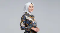 10 Model Atasan Batik Wanita Elegan Dipadu Dengan Rok Polos Tren 2025, Yuk Coba Style Ini Pasti Cantik