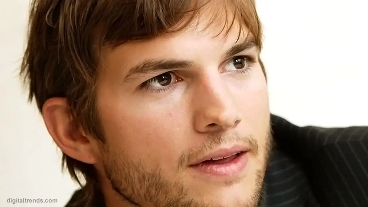 ashton-kutcher-130819c.jpg