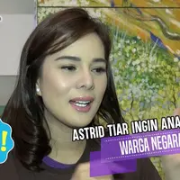 Astrid Tiar menjelaskan perkembangan kedua anaknya.