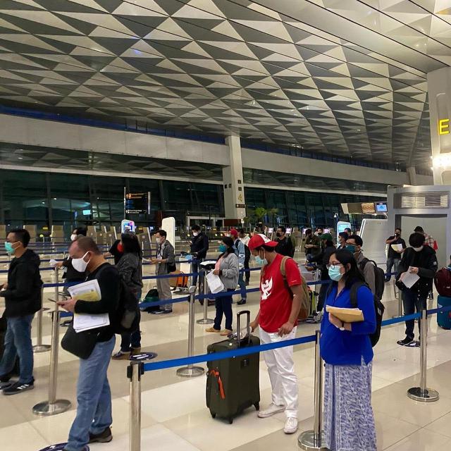 Calon penumpang pesawat tengah memproses keberangkatan domestik di Terminal 3 Bandara Soekarno-Hatta. Dok AP II