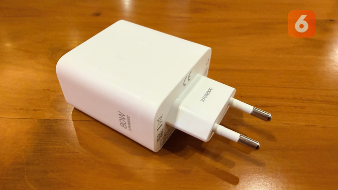 <p>Charge 80W SuperVOOC di boks penjualan Oppo Find X9 Pro. (Liputan6.com/ Yuslianson)</p>