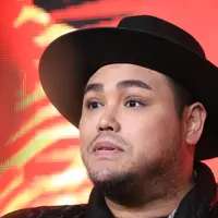 “Saya senang banyak yang tinggi, jadi buat aku sih modal utamanya yaa… harus tinggi. Bentuk badan proposional,” ucap Ivan Gunawan dalam Malam Bakat dan Seni Budaya pada beberapa waktu lalu. (Adrian Putra/Bintang.com)