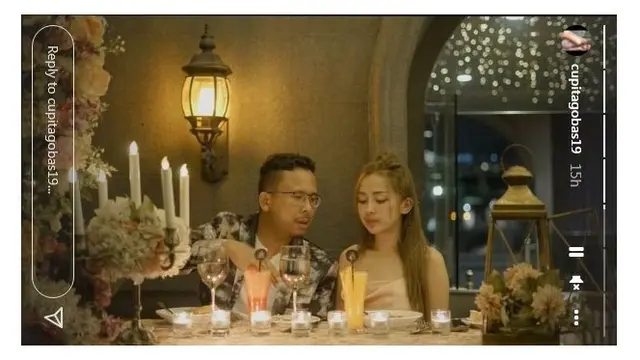 Bahas Mahar, Ini 6 Potret Cupi Cupita dan Calon Suami saat Dinner Romantis