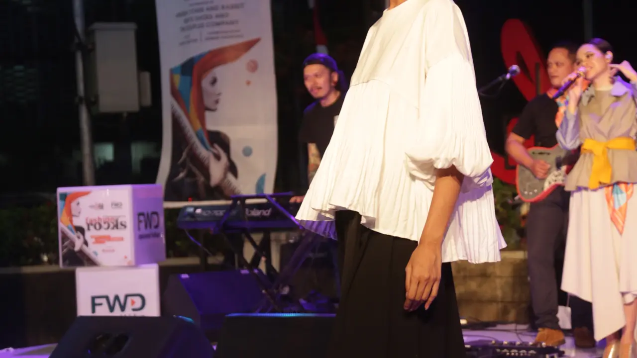 Barli Asmara Bawa Modest Wear di FWD Fashion Rock