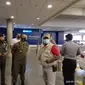 Satpol PP dan Kepolisian dari Polres Metro Tangerang, mendatangi IKEA Alam Sutera, Tangerang, Banten.