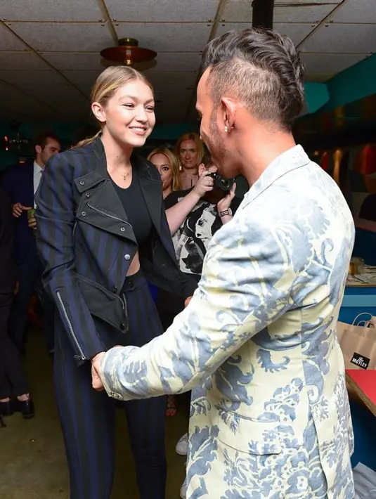 Sumber itu pun mengatakan bahwa hubungan Gigi dan Lewis bisa menjadi penyebab putusya Zygi. (Daily Mail)