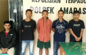 Empat pemuda pesta meras di Puskesmas. (Liputan6.com/Ola Keda)