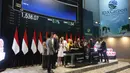 Menurutnya, sejak awal, kami membangun Superbank dengan keyakinan bahwa kekuatan ekosistem digital dapat menjadi pendorong utama dalam menghadirkan layanan keuangan yang lebih inklusif. Tampak dalam foto, suasana pencatatan perdana saham PT Super Bank Indonesia Tbk (SUPA) di Bursa Efek Indonesia (BEI), Rabu (17/12/2025). (Kapanlagi.com/Budy Santoso)