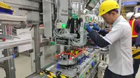 Proses perakitan baterai untuk mobil hybrid Toyota di Karawang Plant 2 TMMIN, Kawasan Industri KIIC, Karawang, Jawa Barat. (Septian/Liputan6.com)