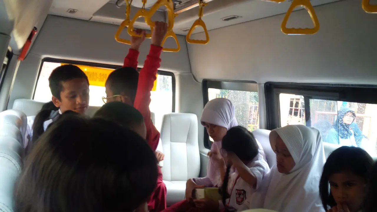 Bus Sekolah