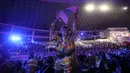Seorang atlet berjoget saat hadir dalam Upacara Penutupan Pekan Paralimpiade Nasional XVII di Stadion Manahan, Solo, Jawa Tengah, Minggu (13/10/2024). (PB PEPARNAS XVII/Feira Manbud)
