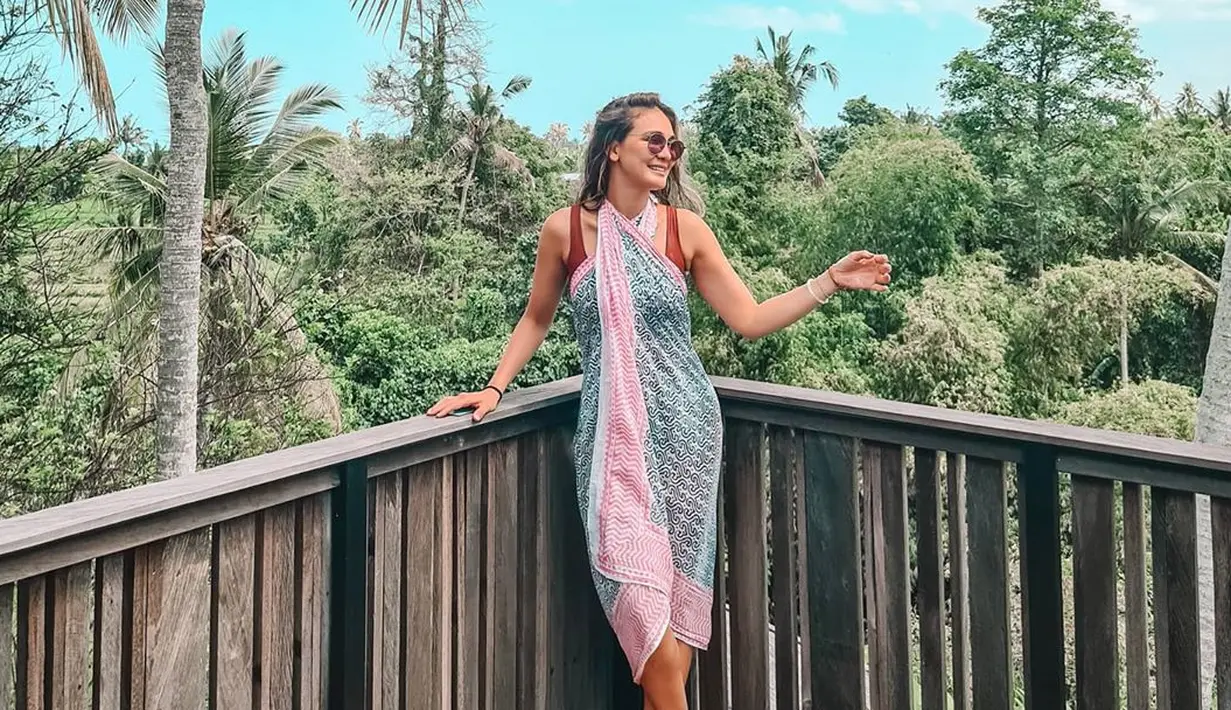 Tentang masalah yang pernah dialaminya tersebut, sekarang Luna Maya telah berhasil melewatinya. Ia kembali berkibar lagi di industri hiburan, bahkan urusan asmara, kabarnya ia akan segera menikah. (Instagram/lunamaya)