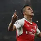 Striker Arsenal, Alexis Sanchez, melakukan selebrasi usai mencetak gol ke gawang Sunderland di Stadion Emirates (16/05/2017). (AFP/Adrian Dennis)