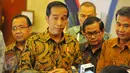 Presiden Joko Widodo memberi keterangan kepada awak media saat pembukaan Kompas 100 CEO Forum di Jakarta, Kamis (24/11). Forum tersebut menjadi ajang dialog para pemimpin perusahaan setingkat Chief Executive Officer (CEO)‎. (Liputan.com/Angga Yuniar)