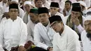 Pasangan Cagub DKI Jakarta No 3 Anies - Sandiaga, Cagub Agus Yudhoyono mantan Menko Perekonomian Hatta Rajasa saat mendengarkan ceramah bersama Peserta aksi 112 di Masjid Istiqlal, Jakarta, Sabtu (11/2). (Liputan6.com/Herman Zakharia)