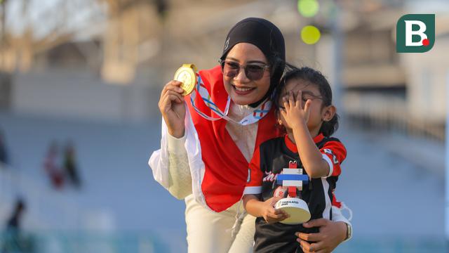 Foto: Dua Medali Emas SEA Games 2025 Dianandra Choirunisa untuk Anak Keduanya
