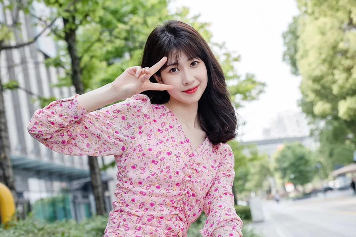 cute manis cantik kalem tersenyum