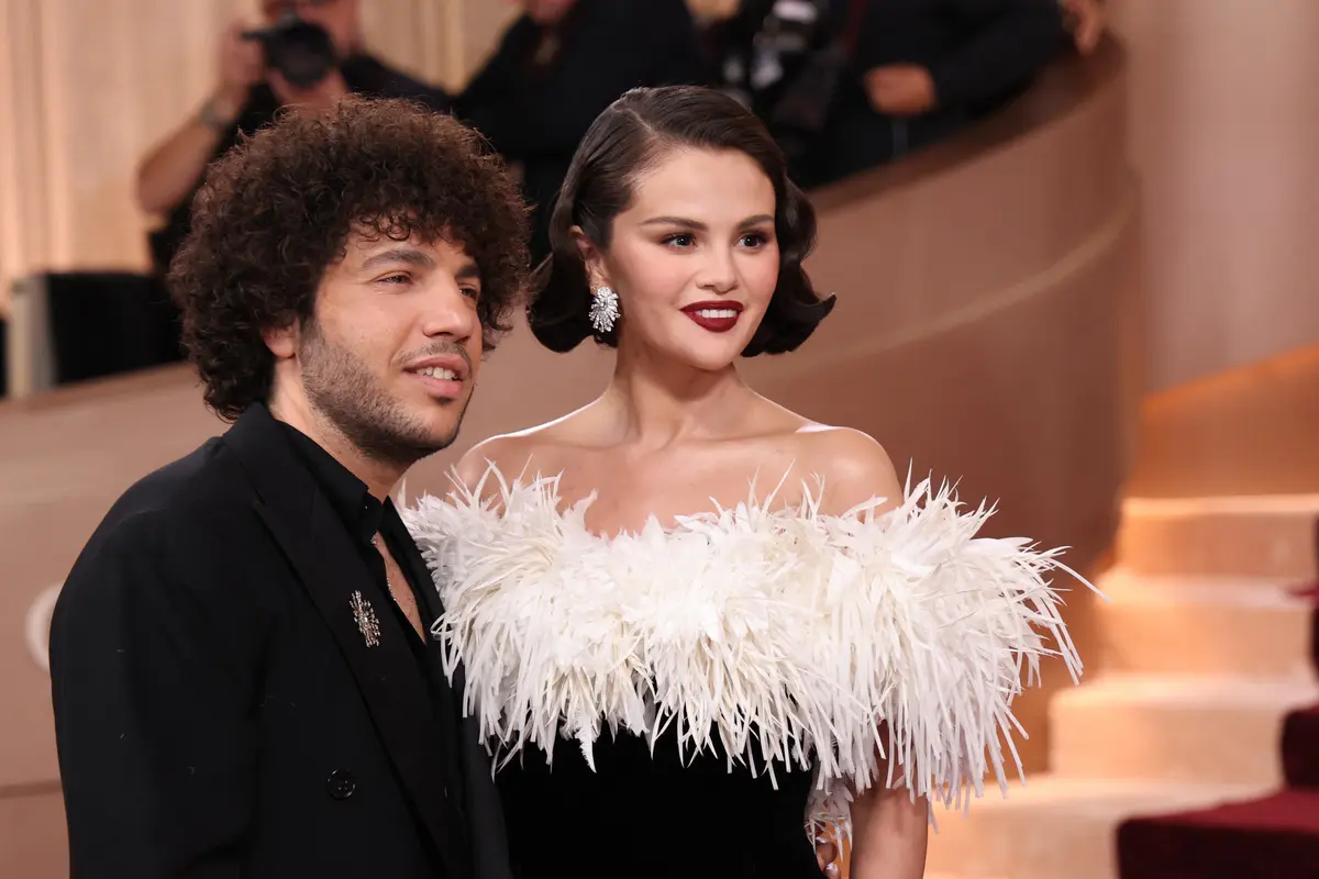 Selena Gomez dan Benny Blanco  di Golden Globes 2026. (Michael Tran / AFP)
