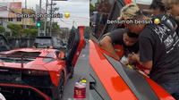 Lamborghini kehabisan bensin di lampu merah (TikTok/@adehilwan)