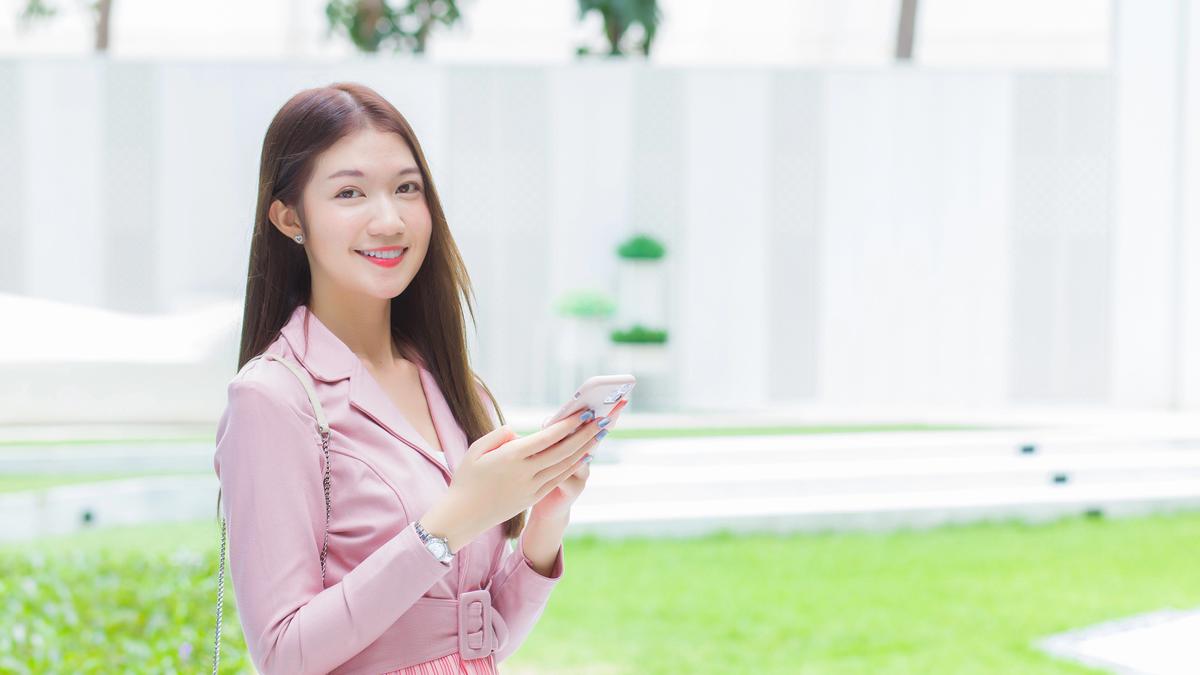 Sering Mobile dan Meeting di Luar Kantor? Jangan Lupa Bawa 5 Beauty Essentials Andalan Perempuan Aktif Ini