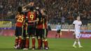 Para pemain Belgia merayakan gol yang dicetak Dries Mertens ke gawang Estonia. (EPA/Olivier Hoslet)