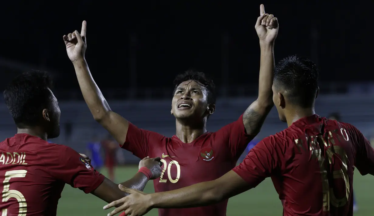 Gelandang Timnas Indonesia U-22, Osvaldo Haay, merayakan gol yang dicetaknya ke gawang Thailand pada laga SEA Games 2019 di Stadion Rizal Memorial, Manila, Selasa (26/11). Indonesia menang 2-0 atas Thailand. (Bola.com/M Iqbal Ichsan)