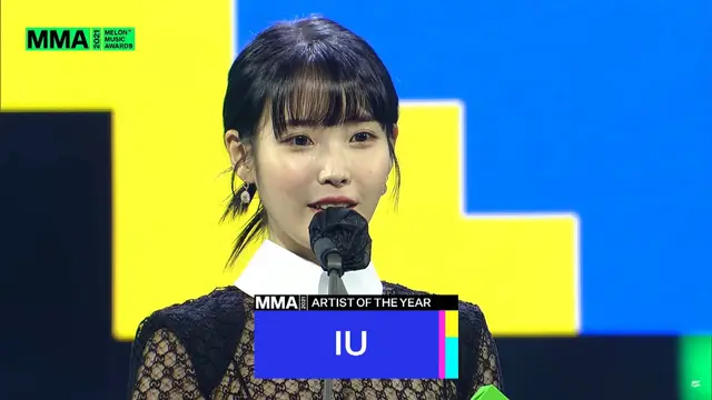 IU berikan pidatonya dalam kemenangan di Melon Music Awards