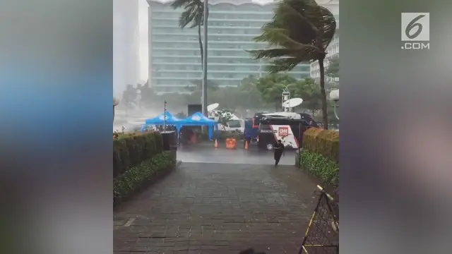VIDEO: Jelang Tahun Baru, Bundaran HI Dilanda Angin Kencang