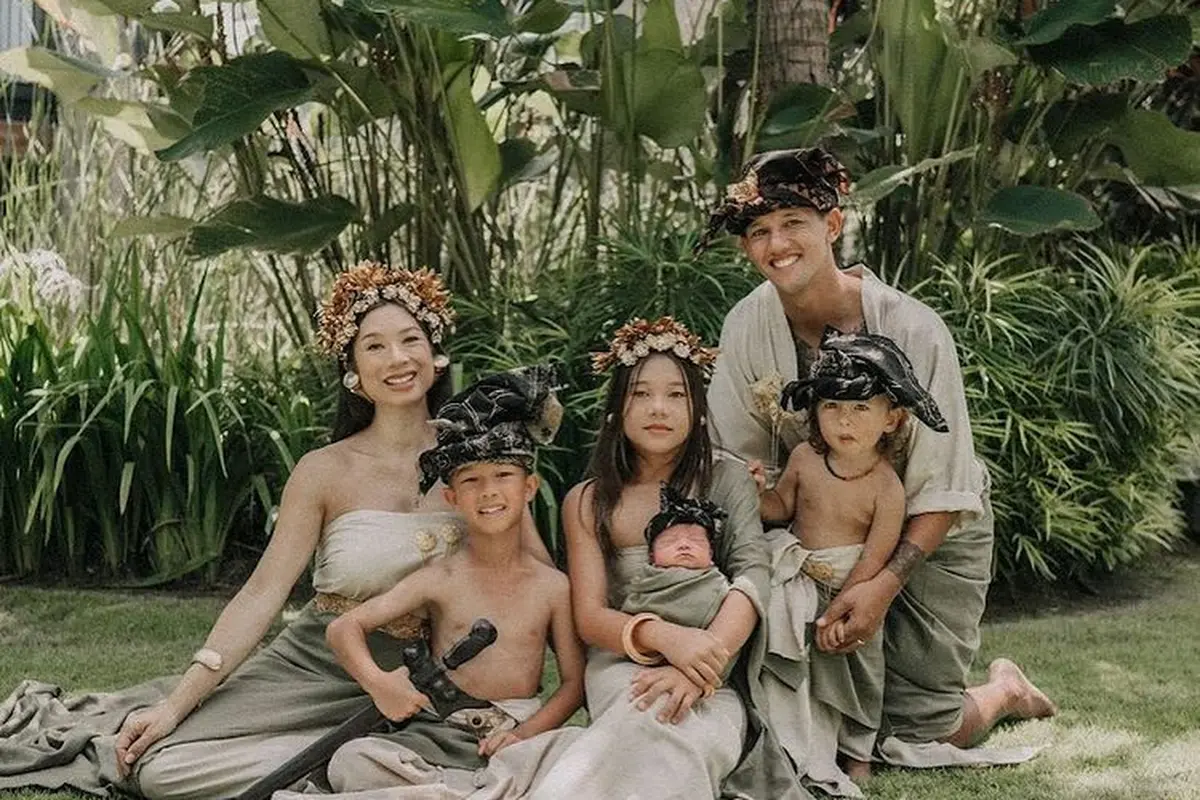 Foto keluarga Irfan dan Jennifer Bachdim. (Foto: Instagram/jenniferbachdim)