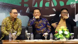 Ketua MPR Zulkifli Hasan, Ketua DPR Bambang Soesatyo dan Ketua DPD Oesman Sapta Odang saat menjadi pembicara dalam Refleksi Akhir Tahun dan Tahun Politik 2019 di Jakarta, Selasa (18/12). (Liputan6.com/Johan Tallo)