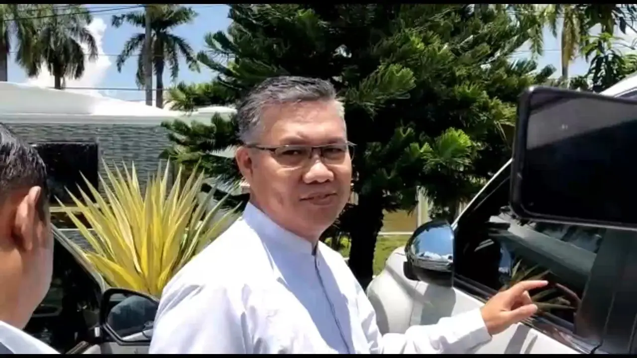 Mantan Wali kota Kendari ditetapkan sebagai tersangka kasus suap ritel usai diduga menerima sejumlah uang dari pihak perusahaan nasional itu.