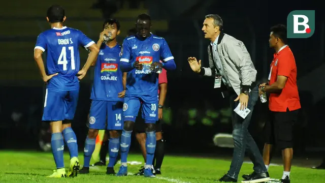 Arema FC vs Persita Tangerang