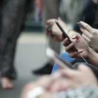 Ilustrasi ponsel. Sumber foto: unsplash.com/Robin Warroll.