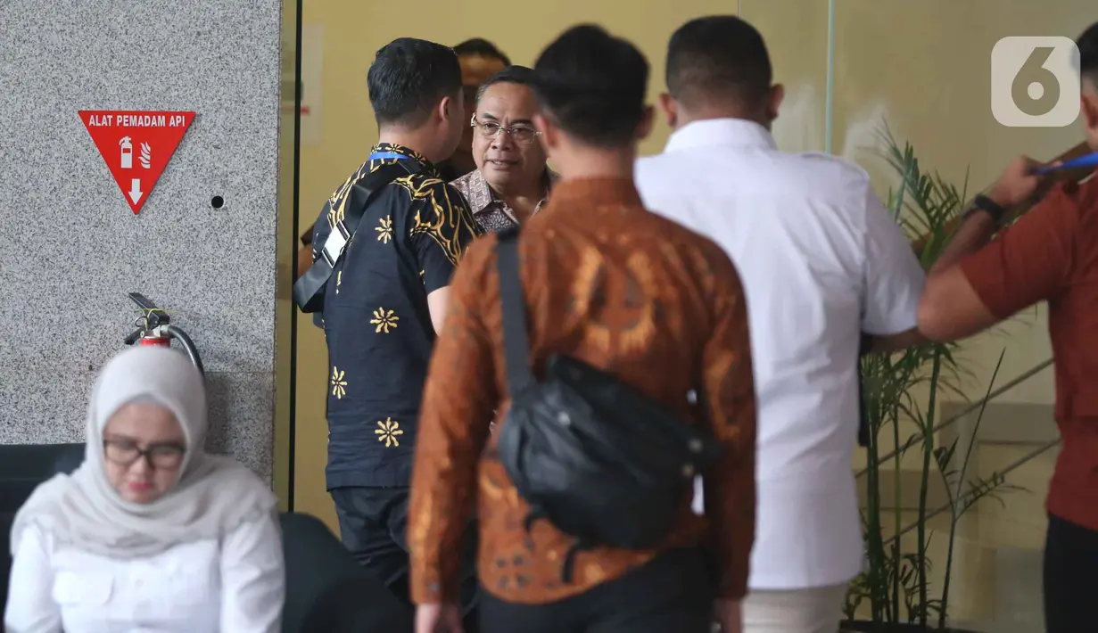 Sudewo kembali menjalani pemeriksaan terkait kasus dugaan korupsi pengadaan jalur kereta api Wilayah Jawa Tengah/Solo Balapan pada Direktorat Jenderal Perkeretaapian Kementerian Perhubungan (DJKA Kemenhub). (Liputan6.com/Helmi Fithriansyah)