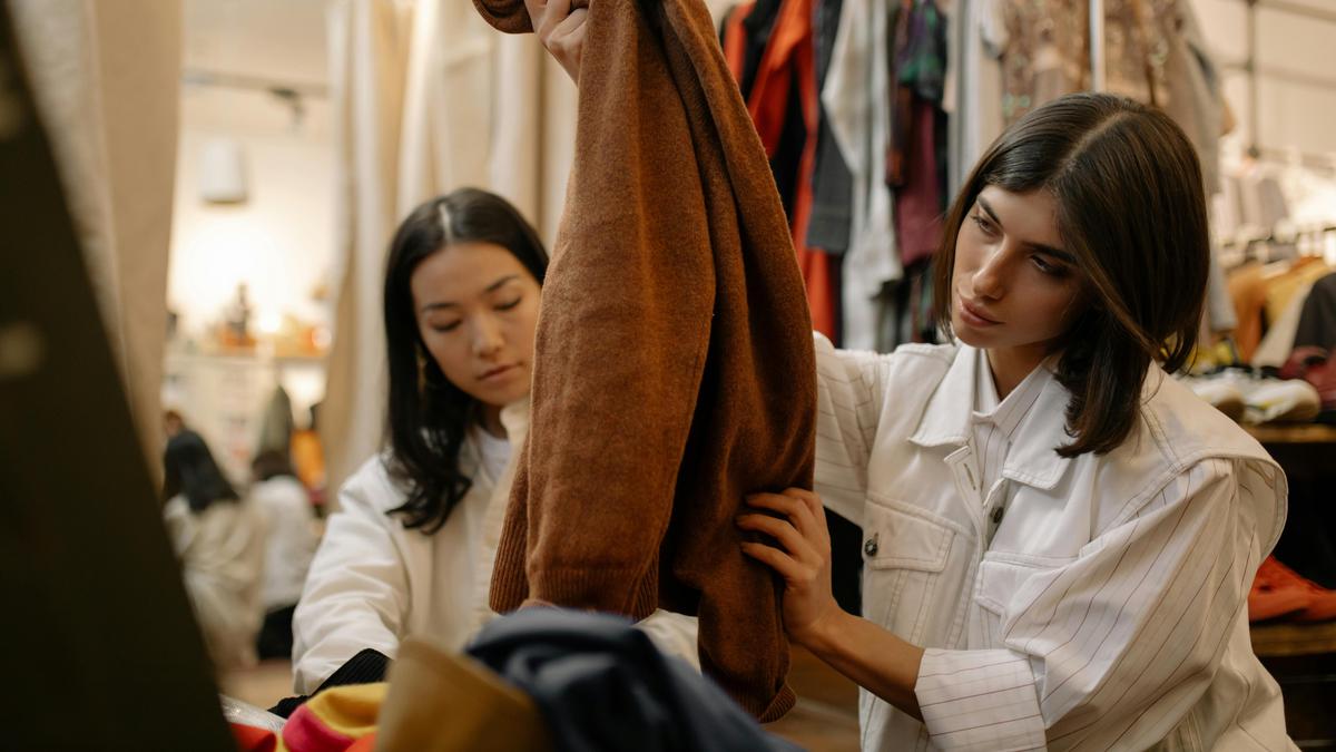 Wajib Tahu! 12 Tips Cara Aman Thrifting Baju Bekas Agar Bebas Kuman dan Penyakit