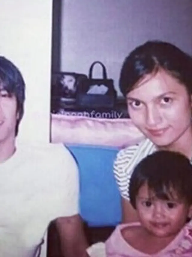 6 Foto Jadul Sarah Amalia Saat Asuh Alleia Kecil Bersama Ariel Noah