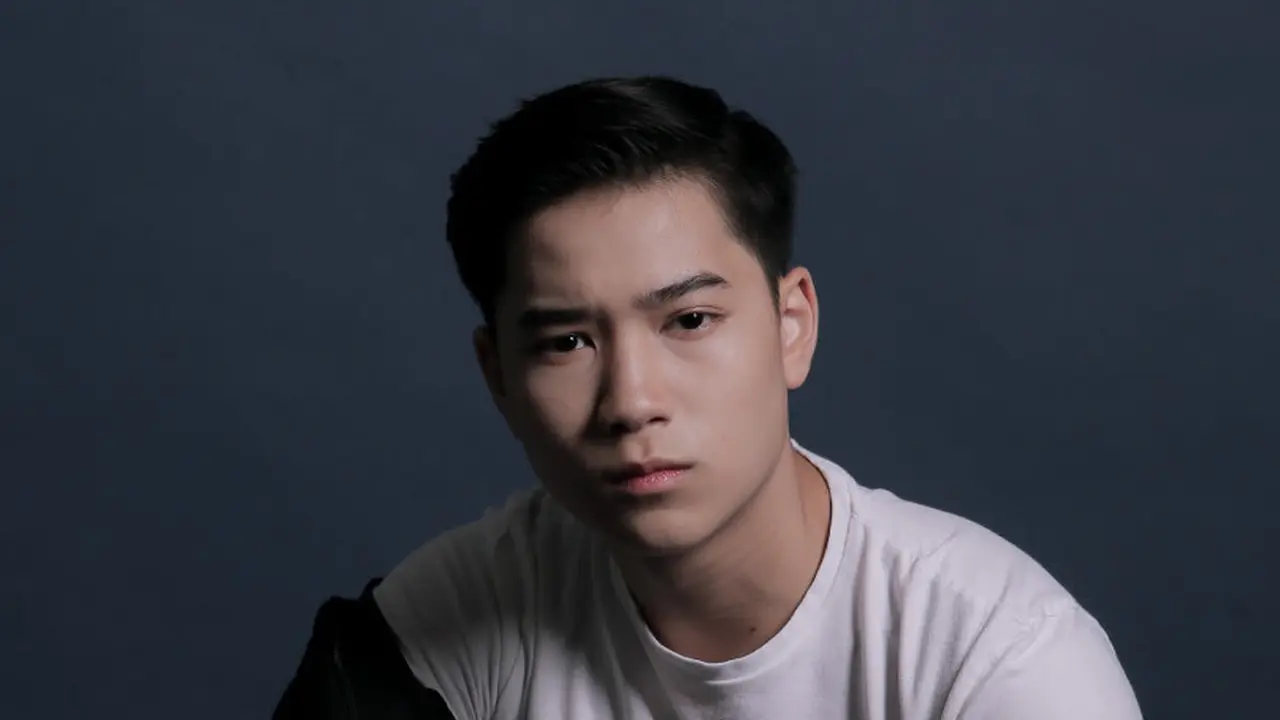Fimela People: Cerita Marco Wibowo Terjun Ke Dunia Modeling