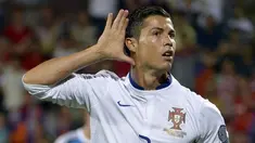 Berikut 10 gol terbaik yang terjadi di kualifikasi Piala Eropa 2016. Sejumlah bintang mengisi 10 gol terbaik tersebut mulai dari Cristiano Ronaldo, Isco hingga Gareth Bale. Video ini diunduh dari akun youtube UEFA.