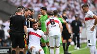 Kevin Diks saat Borussia Monchengladbach bertandang ke markas VfB Stuttgart dalam laga pekan kedua Bundesliga 2025/2026, Sabtu (30/8/2025). (AFP/Thomas Kienzle)