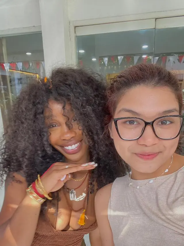 SZA dan Penggemarnya, Viona (X/@txtdariviona)