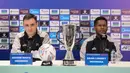 Dalam keterangan jelang laga final, pemain Timnas Futsal Indonesia, Wendy Brian Lindrey Ick, mengatakan, ia bersama rekan-rekan setimnya tidak merasakan tekanan berarti. Tampak dalam foto, pelatih Timnas Futsal Indonesia, Hector Souto (kiri) bersama Brian Lindrey saat memberi keterangan terkait laga final Piala Asia 2026 di Indonesia Arena, Kompleks Gelora Bung Karno, Senayan, Jakarta, Jumat (6/2/2026). (Bola.com/M Iqbal Ichsan)
